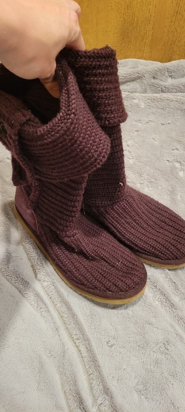 UGG Australia Classic Cardy Burgundy Sweater Boot Knit Cuff Button Womens US 9